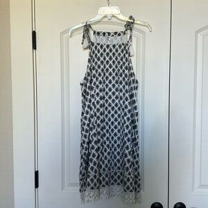 Old Navy Summer dress with black and white leafy pattern and lace trim